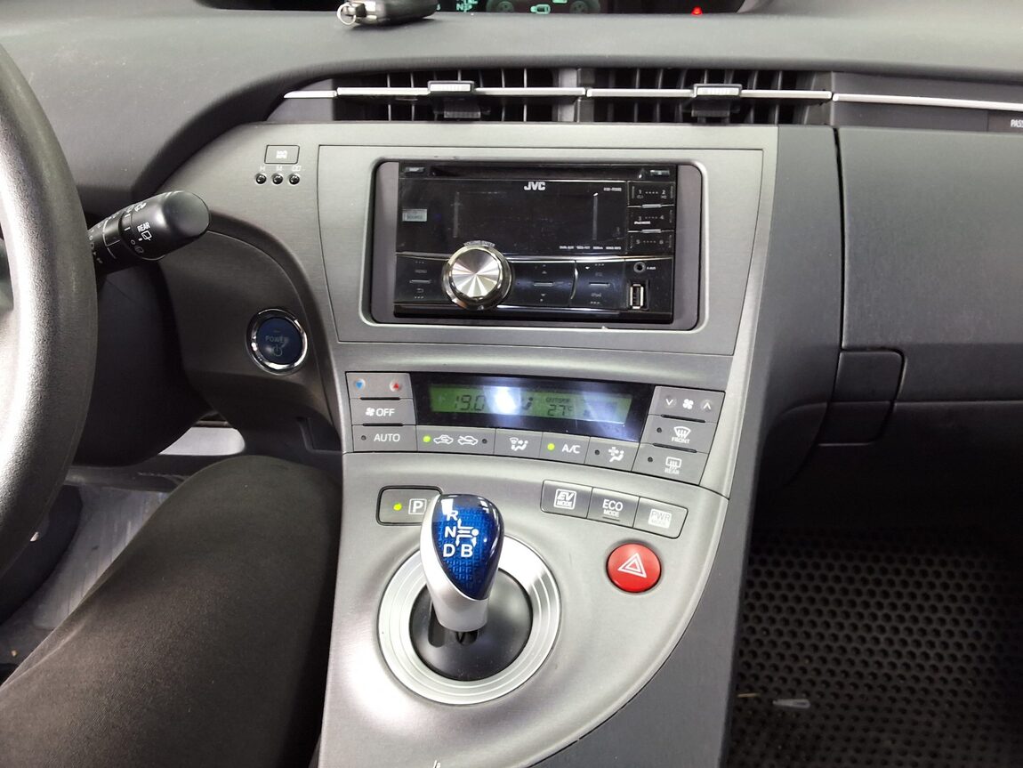 TOYOTA PRIUS (3RD GEN) 1.8 2015 - zdjęcie 24