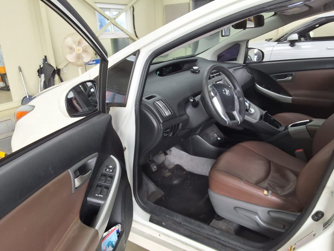 TOYOTA PRIUS (3RD GEN) 1.8 2015 - zdjęcie 11