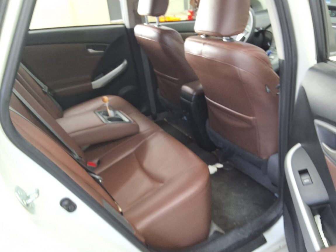 TOYOTA PRIUS (3RD GEN) 1.8 2015 - zdjęcie 14