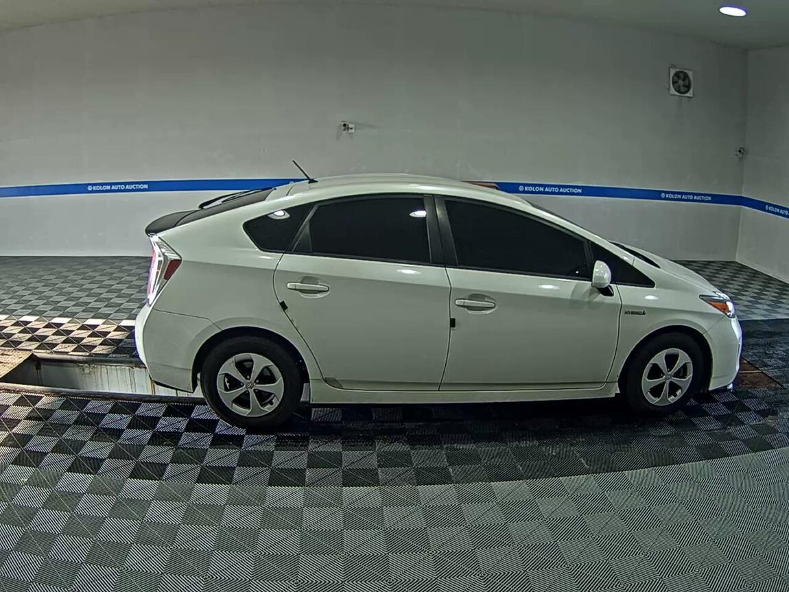 TOYOTA PRIUS (3RD GEN) 1.8 2015 - zdjęcie 4