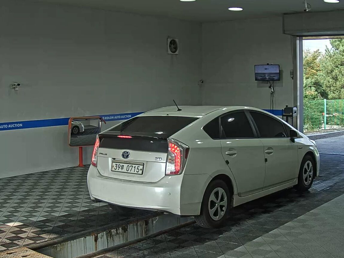 TOYOTA PRIUS (3RD GEN) 1.8 2015 - zdjęcie 5
