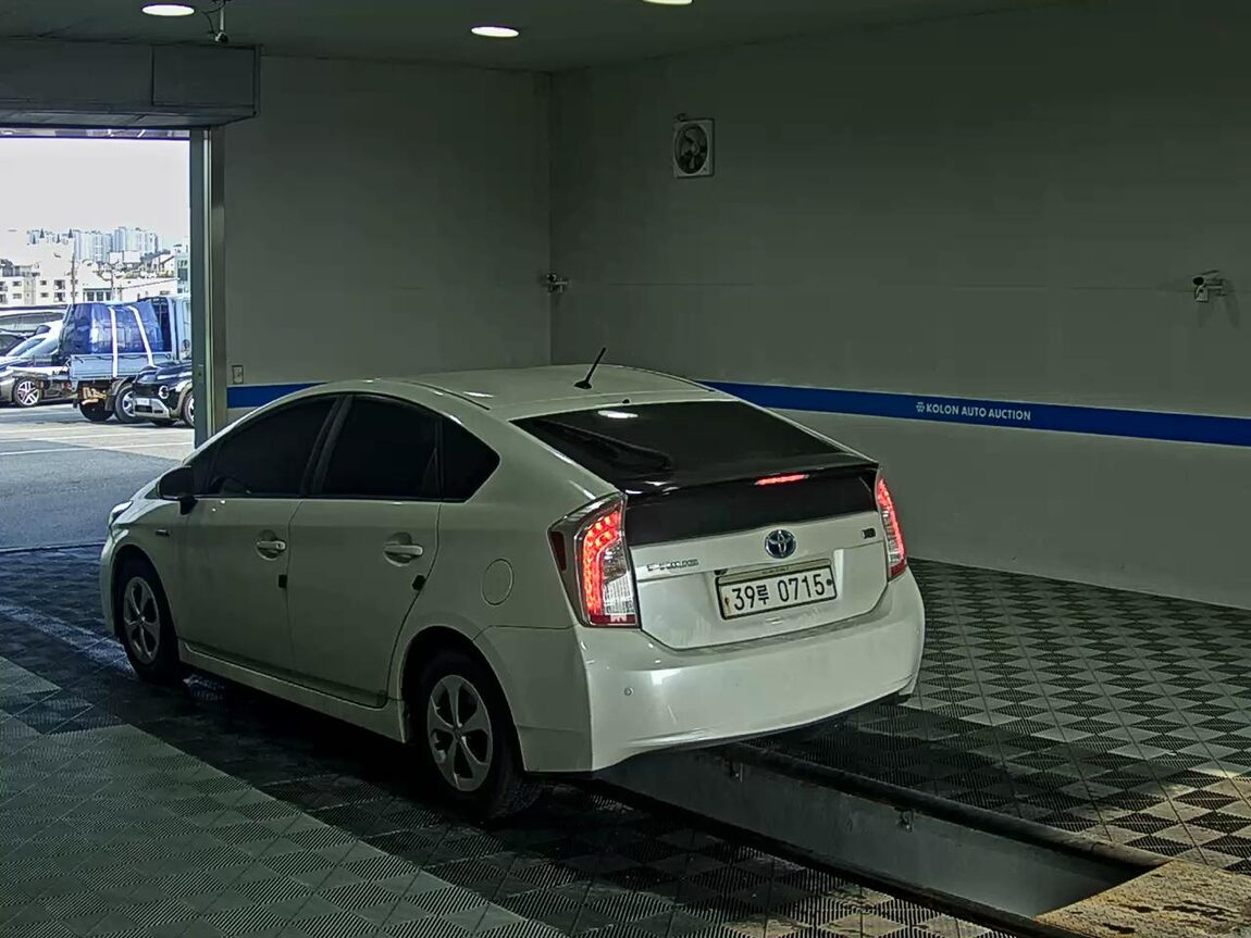 TOYOTA PRIUS (3RD GEN) 1.8 2015 - zdjęcie 6
