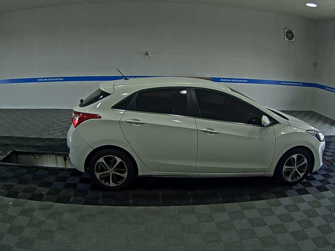 HYUNDAI THE NEW i30 1.6 VGT PYL 2016 - zdjęcie 4