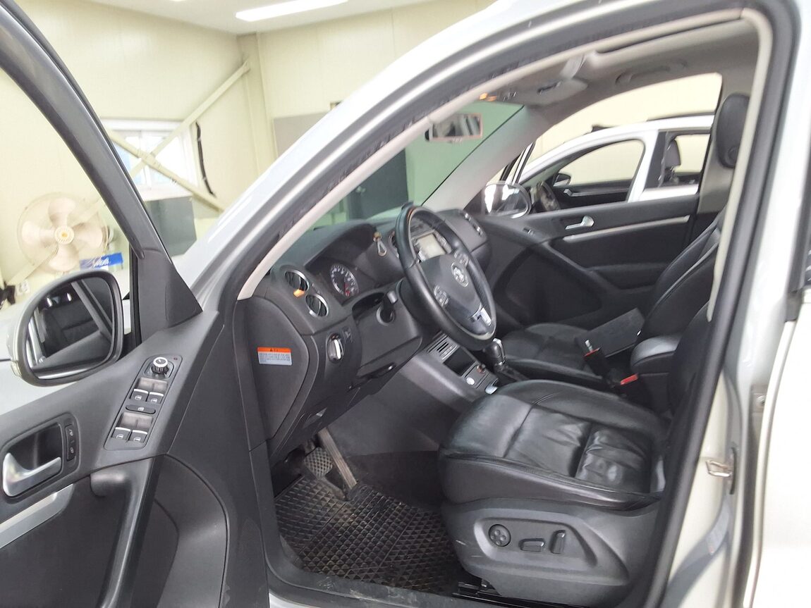 VOLKSWAGEN TIGUAN 2.0 TDI BLUEMOTION PREMIUM 2012 - zdjęcie 11