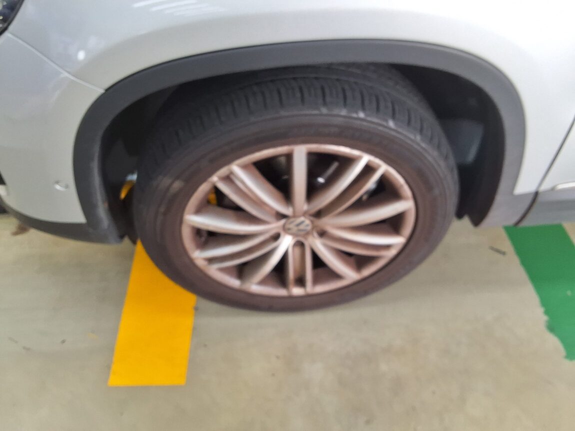 VOLKSWAGEN TIGUAN 2.0 TDI BLUEMOTION PREMIUM 2012 - zdjęcie 19