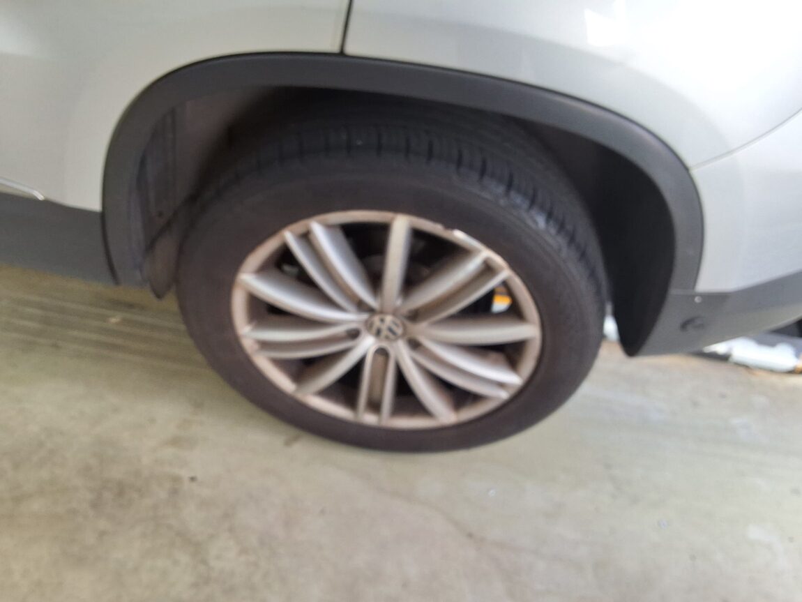 VOLKSWAGEN TIGUAN 2.0 TDI BLUEMOTION PREMIUM 2012 - zdjęcie 20