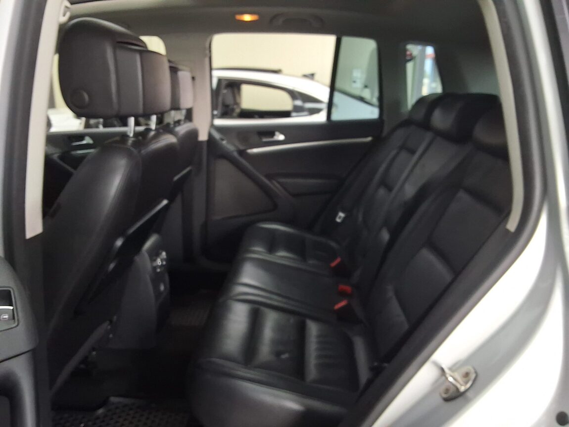 VOLKSWAGEN TIGUAN 2.0 TDI BLUEMOTION PREMIUM 2012 - zdjęcie 13