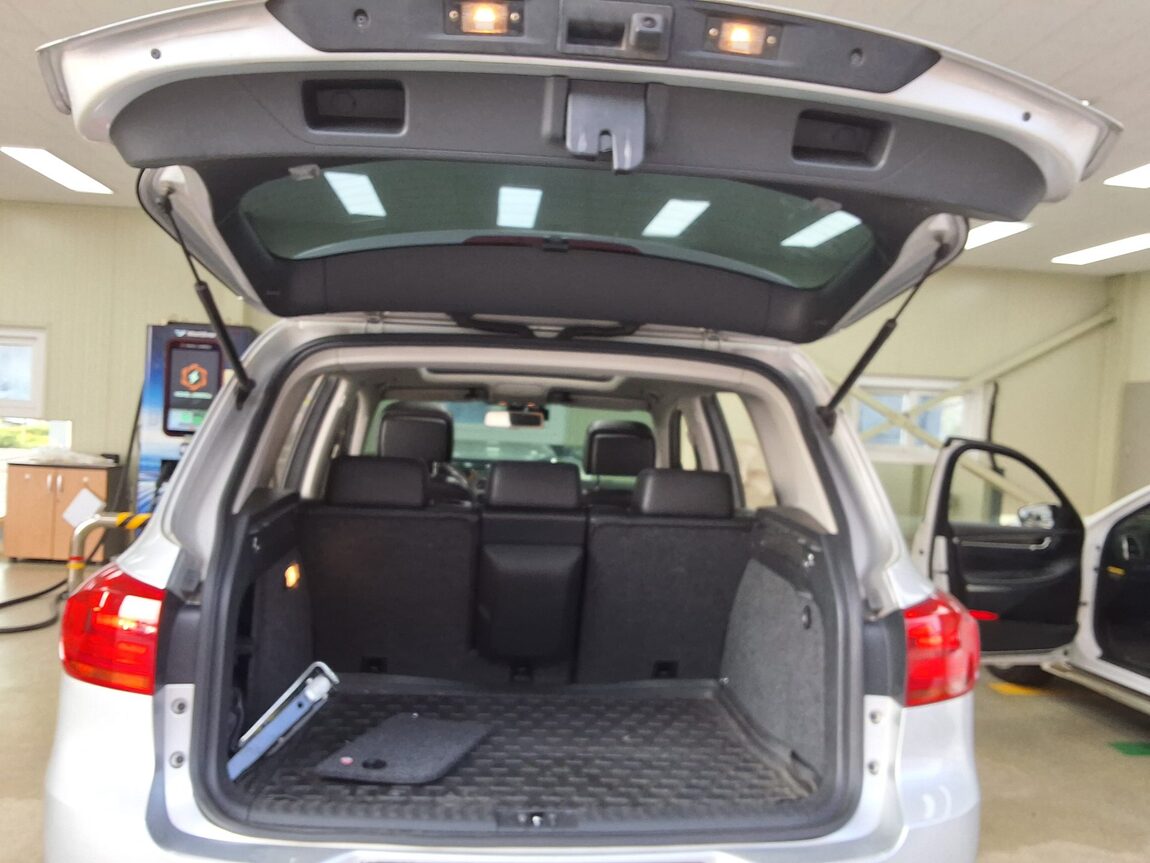 VOLKSWAGEN TIGUAN 2.0 TDI BLUEMOTION PREMIUM 2012 - zdjęcie 16