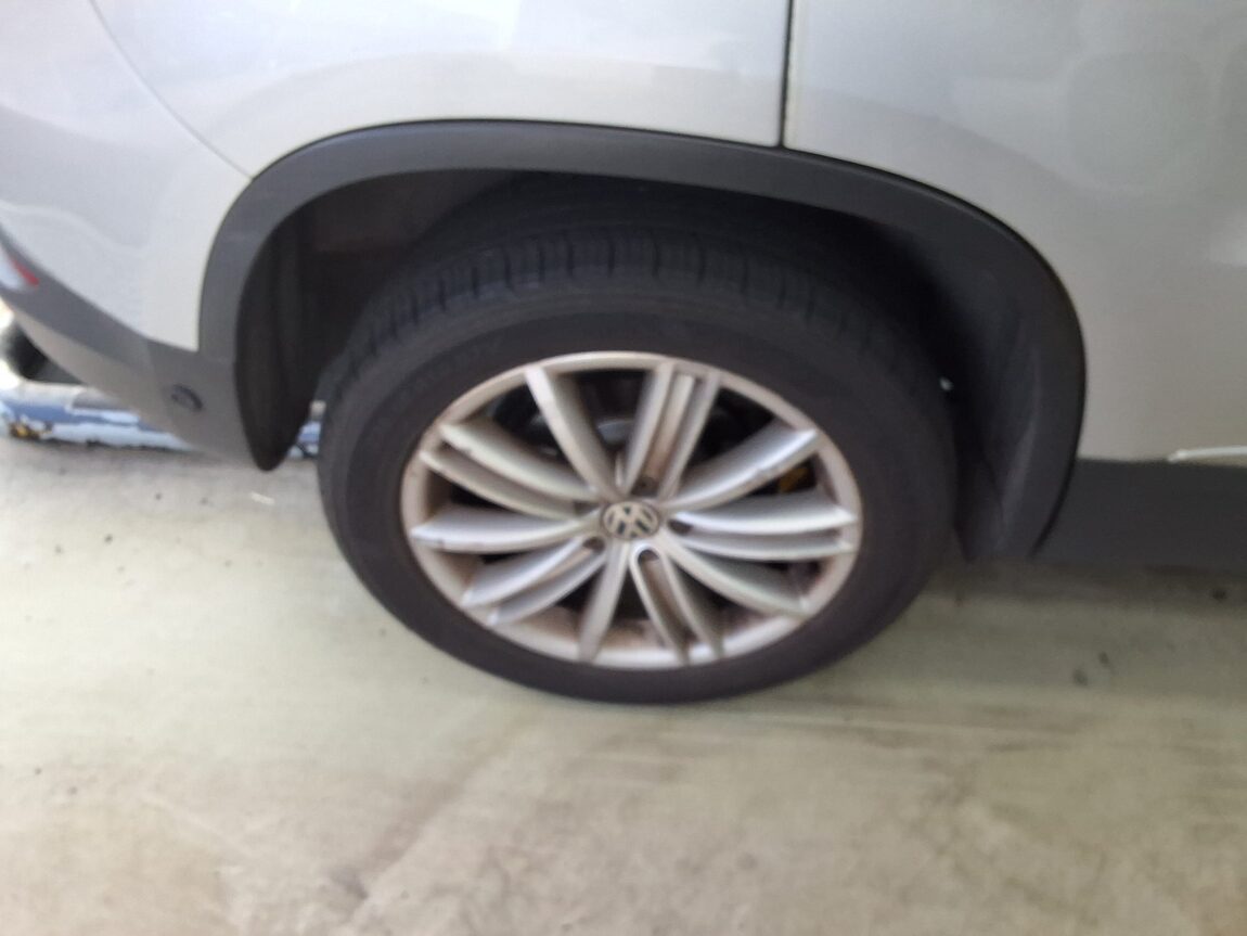 VOLKSWAGEN TIGUAN 2.0 TDI BLUEMOTION PREMIUM 2012 - zdjęcie 22