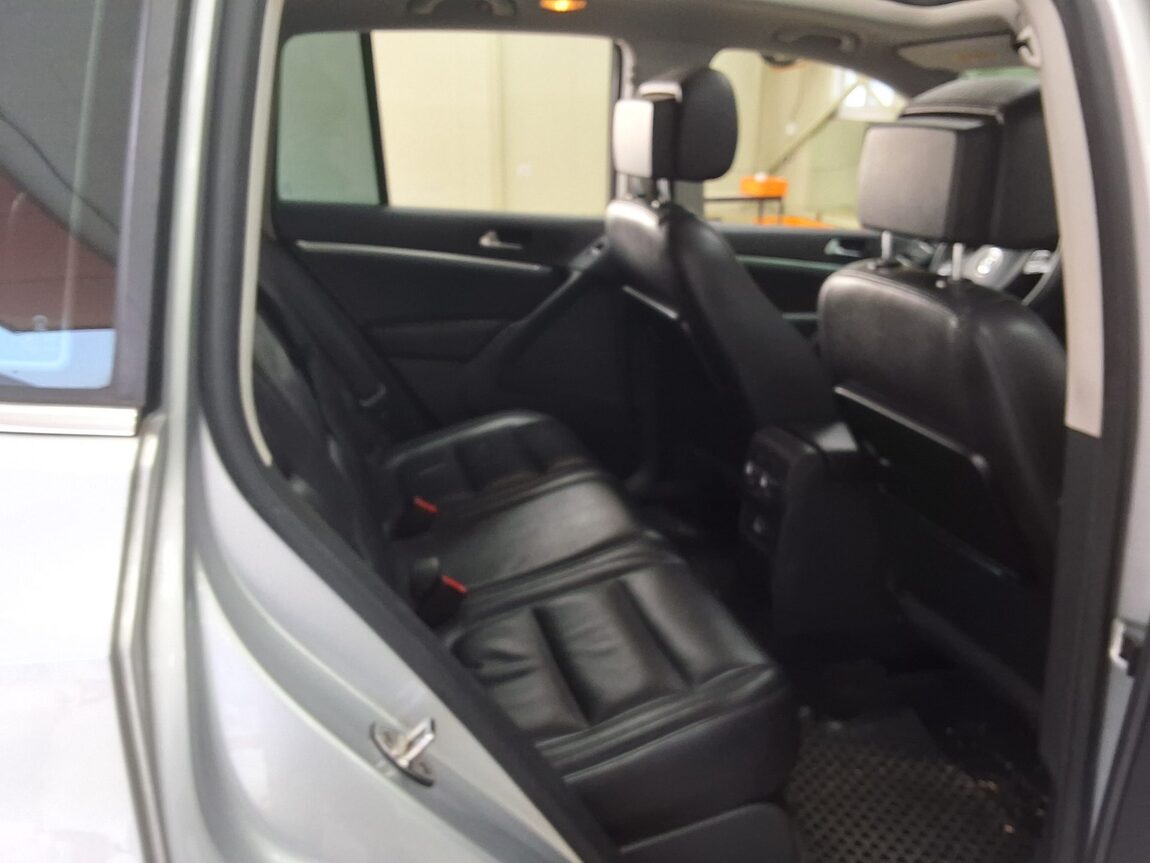 VOLKSWAGEN TIGUAN 2.0 TDI BLUEMOTION PREMIUM 2012 - zdjęcie 14