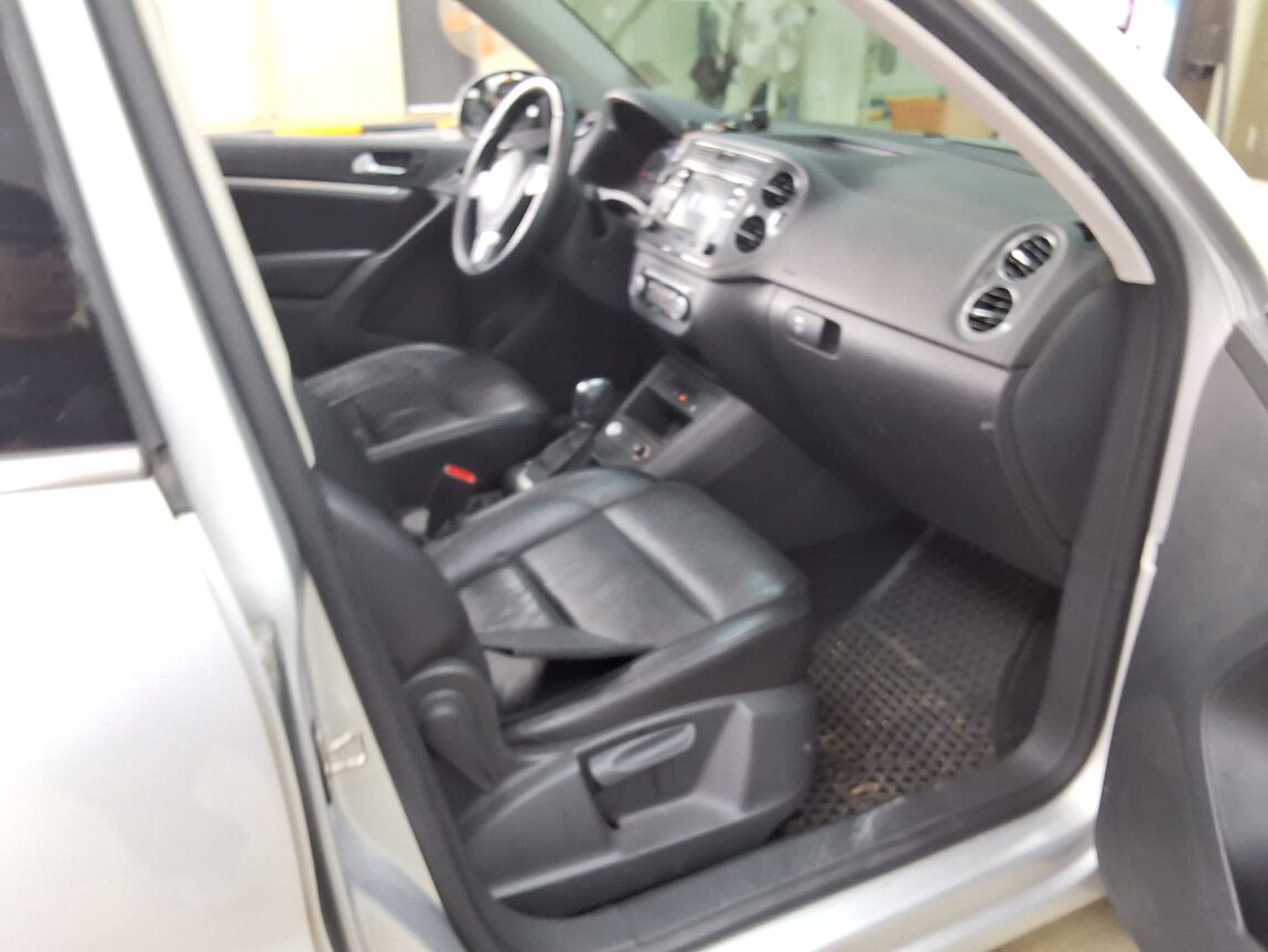 VOLKSWAGEN TIGUAN 2.0 TDI BLUEMOTION PREMIUM 2012 - zdjęcie 15