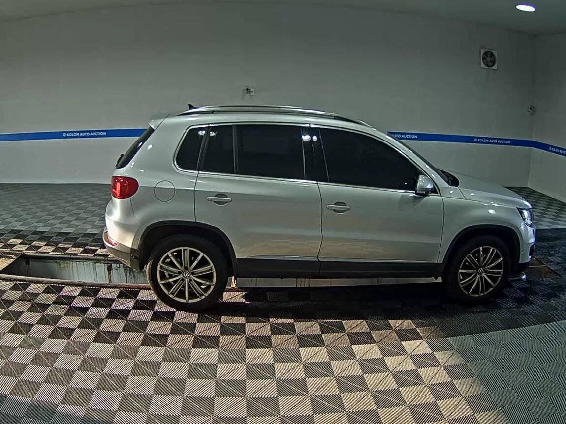 VOLKSWAGEN TIGUAN 2.0 TDI BLUEMOTION PREMIUM 2012 - zdjęcie 4