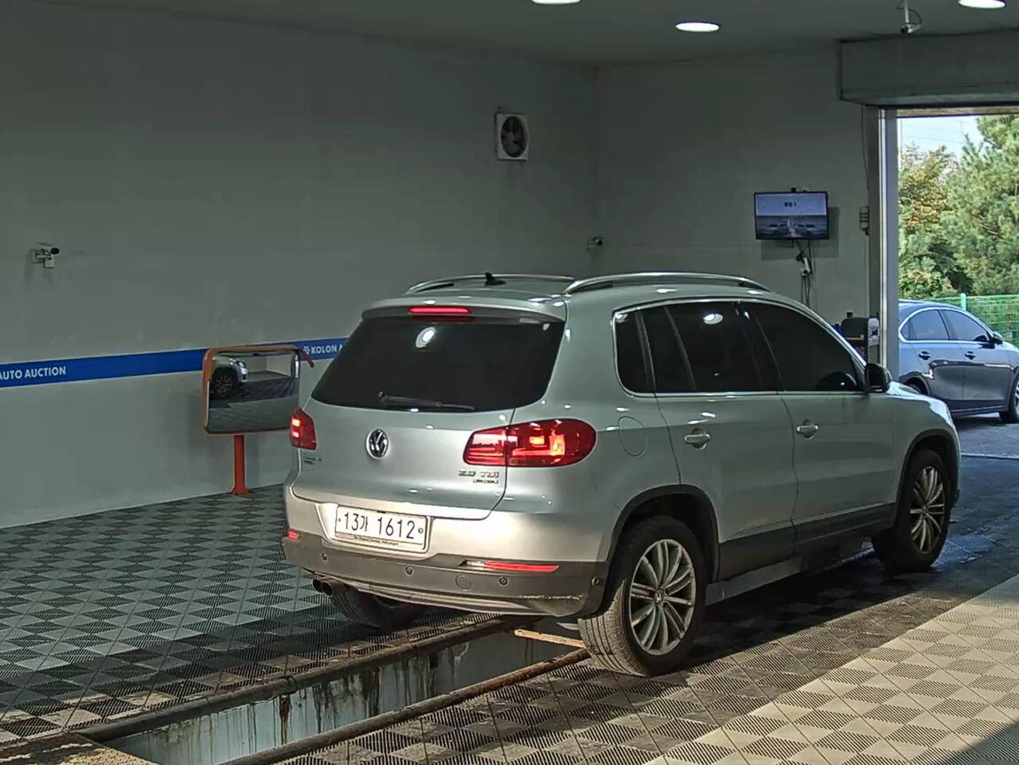 VOLKSWAGEN TIGUAN 2.0 TDI BLUEMOTION PREMIUM 2012 - zdjęcie 5