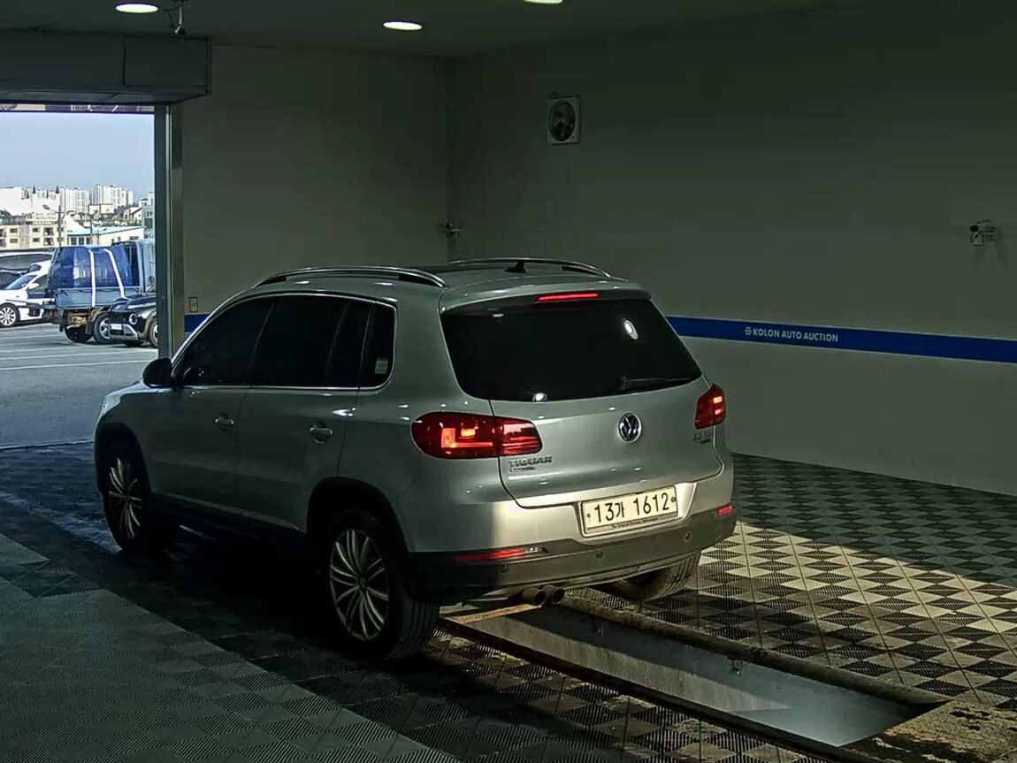VOLKSWAGEN TIGUAN 2.0 TDI BLUEMOTION PREMIUM 2012 - zdjęcie 6