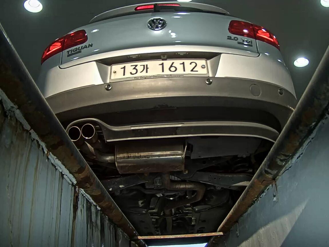 VOLKSWAGEN TIGUAN 2.0 TDI BLUEMOTION PREMIUM 2012 - zdjęcie 8