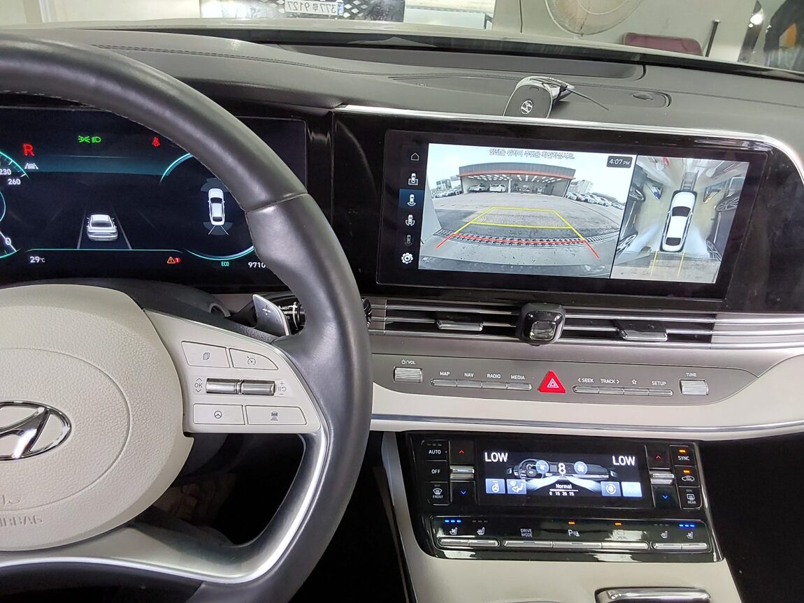 HYUNDAI THE NEW GRANDEUR IG GASOLINE 2.5 LE BLANC 2023 - zdjęcie 17