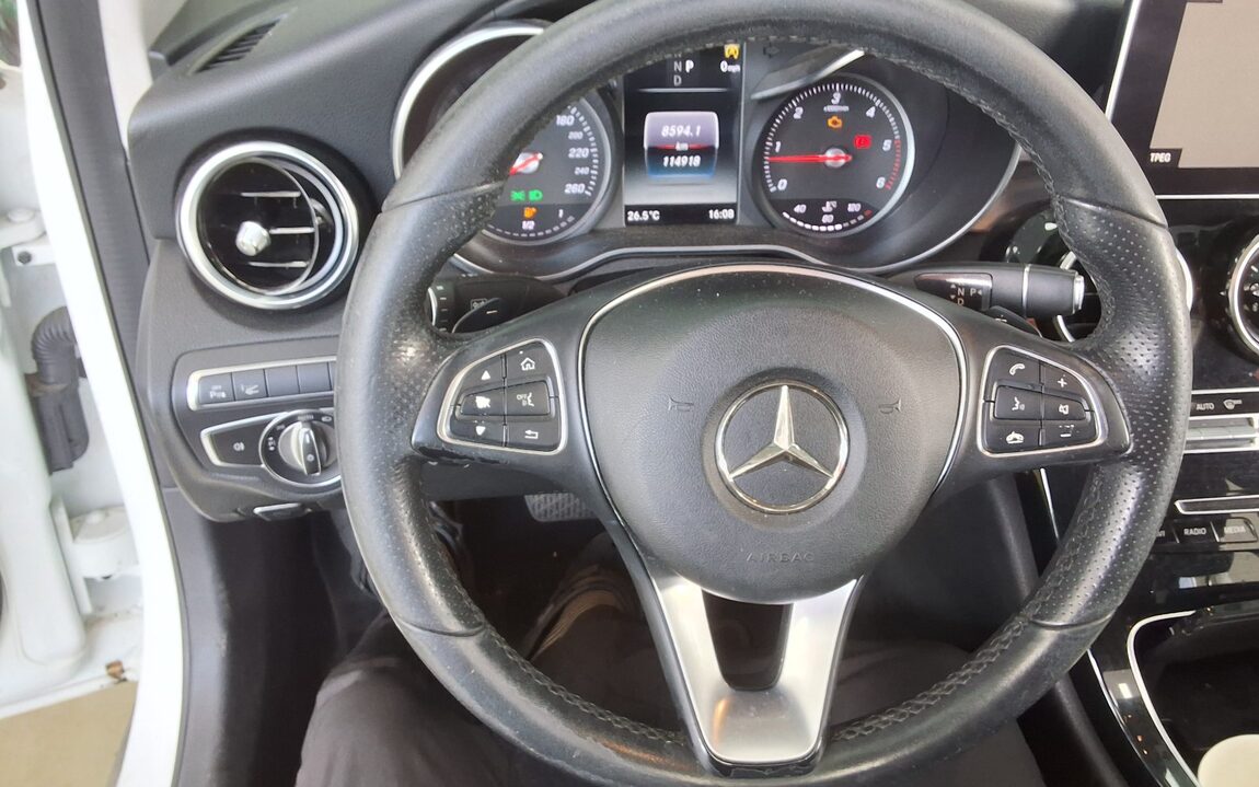 MERCEDES-BENZ C-CLASS (4TH GEN) C220 d AVANTGARDE 2018 - zdjęcie 17