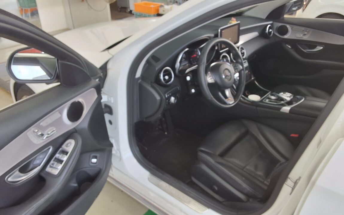 MERCEDES-BENZ C-CLASS (4TH GEN) C220 d AVANTGARDE 2018 - zdjęcie 10