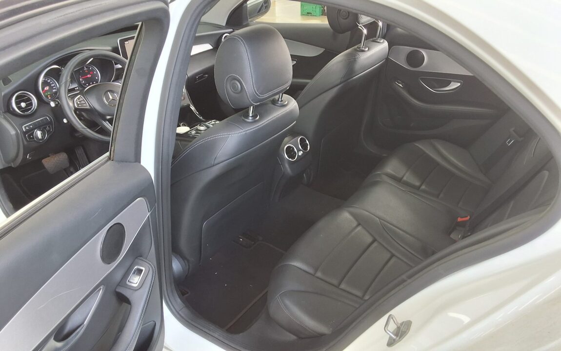 MERCEDES-BENZ C-CLASS (4TH GEN) C220 d AVANTGARDE 2018 - zdjęcie 12