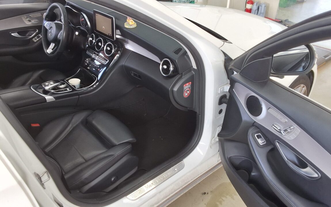 MERCEDES-BENZ C-CLASS (4TH GEN) C220 d AVANTGARDE 2018 - zdjęcie 14