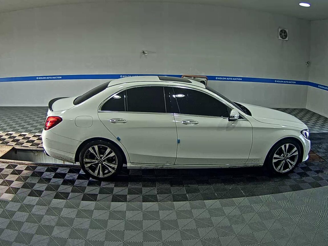 MERCEDES-BENZ C-CLASS (4TH GEN) C220 d AVANTGARDE 2018 - zdjęcie 4