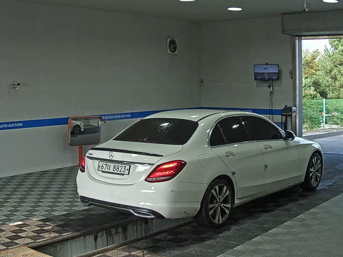 MERCEDES-BENZ C-CLASS (4TH GEN) C220 d AVANTGARDE 2018 - zdjęcie 5