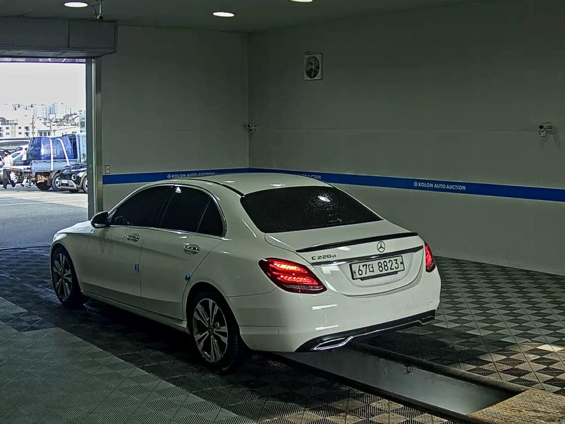 MERCEDES-BENZ C-CLASS (4TH GEN) C220 d AVANTGARDE 2018 - zdjęcie 6