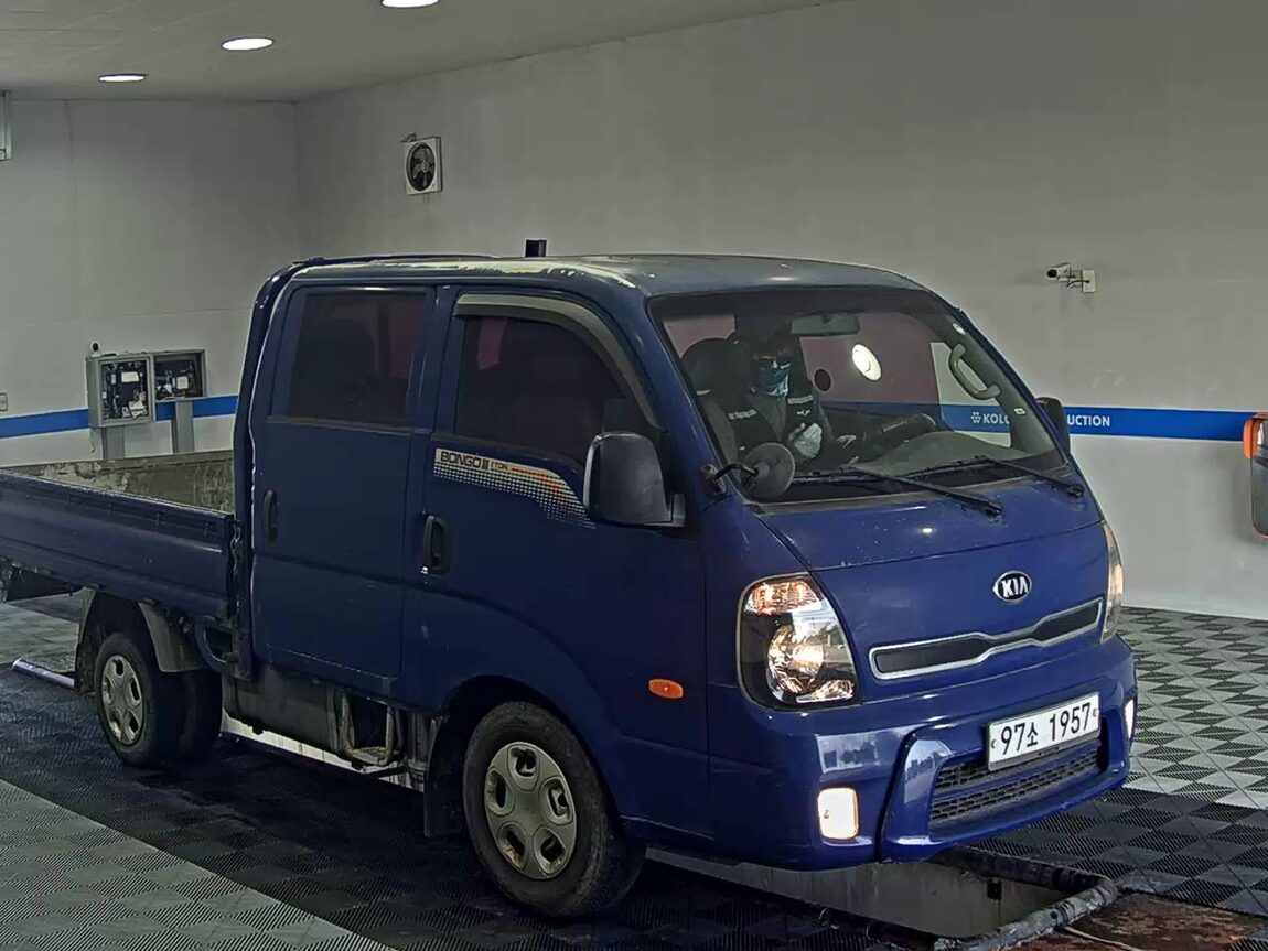 KIA BONGO III CARGO CRDi DOUBLE CAB EXTRA LONG WHEELBASE 2013 - zdjęcie 3