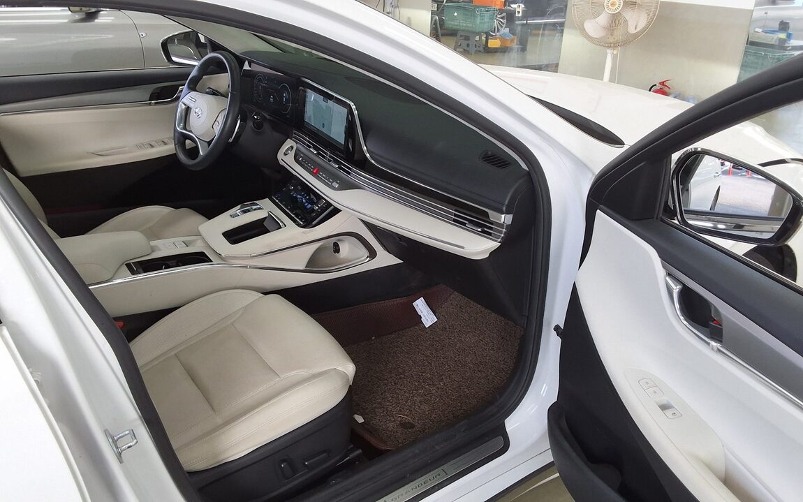 HYUNDAI THE NEW GRANDEUR IG GASOLINE 2.5 LE BLANC 2023 - zdjęcie 14