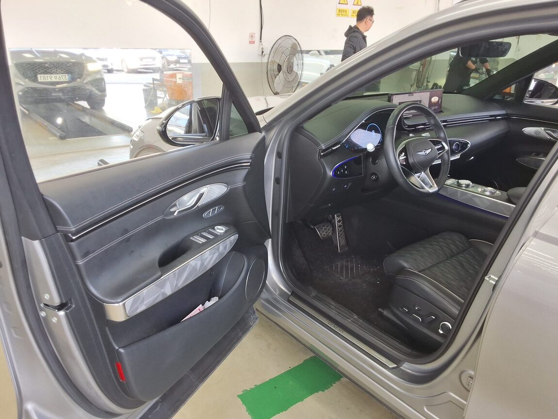 GENESIS GV70 2.5T AWD SPORTS 2021 - zdjęcie 10