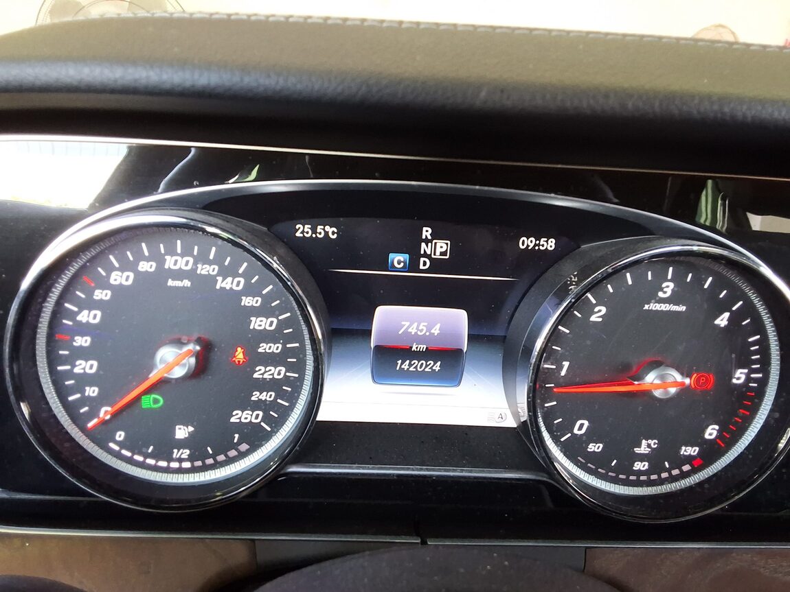 MERCEDES-BENZ E-CLASS (5TH GEN) E220d EXCLUSIVE 2017 - zdjęcie 9