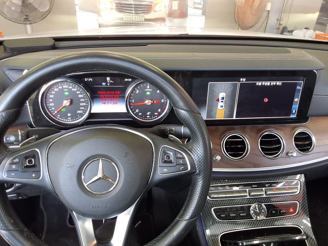 MERCEDES-BENZ E-CLASS (5TH GEN) E220d EXCLUSIVE 2017 - zdjęcie 20