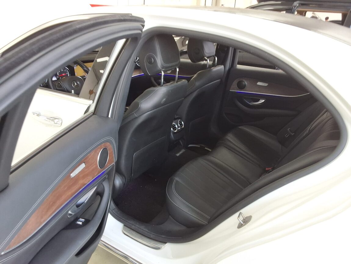 MERCEDES-BENZ E-CLASS (5TH GEN) E220d EXCLUSIVE 2017 - zdjęcie 12