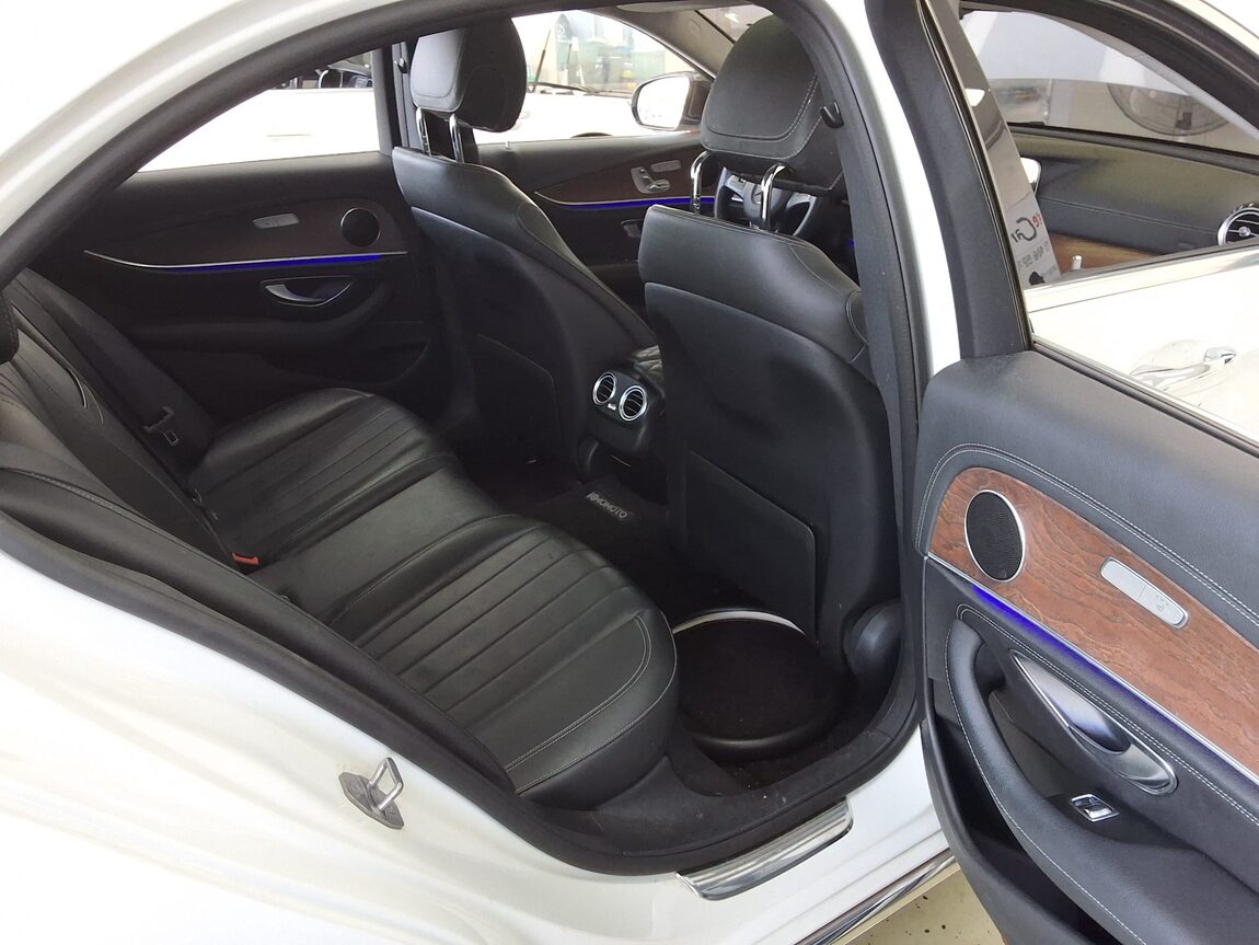 MERCEDES-BENZ E-CLASS (5TH GEN) E220d EXCLUSIVE 2017 - zdjęcie 13