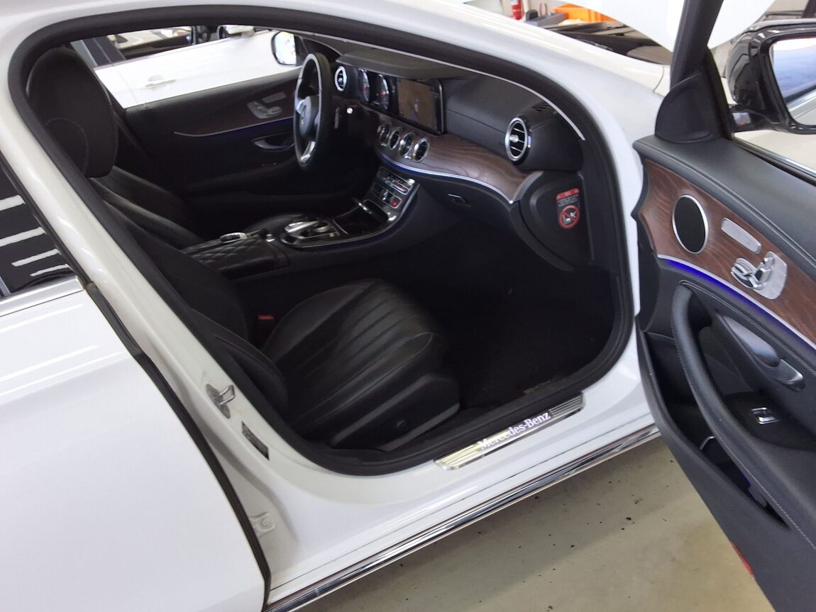 MERCEDES-BENZ E-CLASS (5TH GEN) E220d EXCLUSIVE 2017 - zdjęcie 14