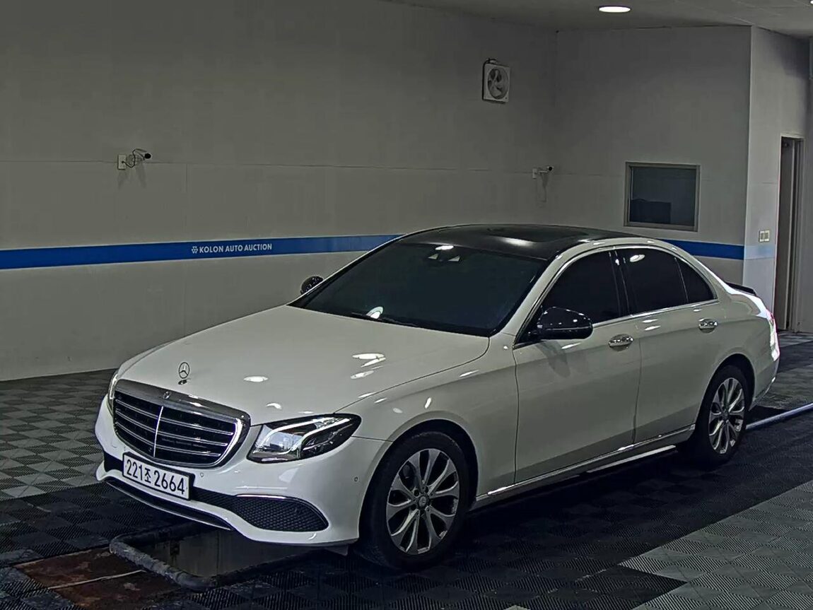 MERCEDES-BENZ E-CLASS (5TH GEN) E220d EXCLUSIVE 2017 - zdjęcie 2