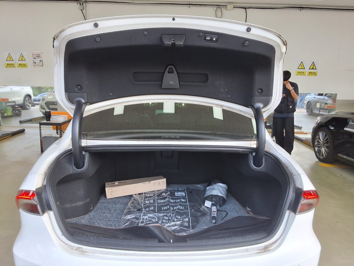 HYUNDAI THE NEW GRANDEUR IG GASOLINE 2.5 LE BLANC 2023 - zdjęcie 15