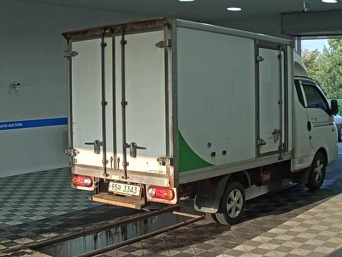 HYUNDAI PORTER II HIGH-ROOF FREEZER BOX TRUCK SUPER CAB TWIN COMPRESSOR 2015 - zdjęcie 5