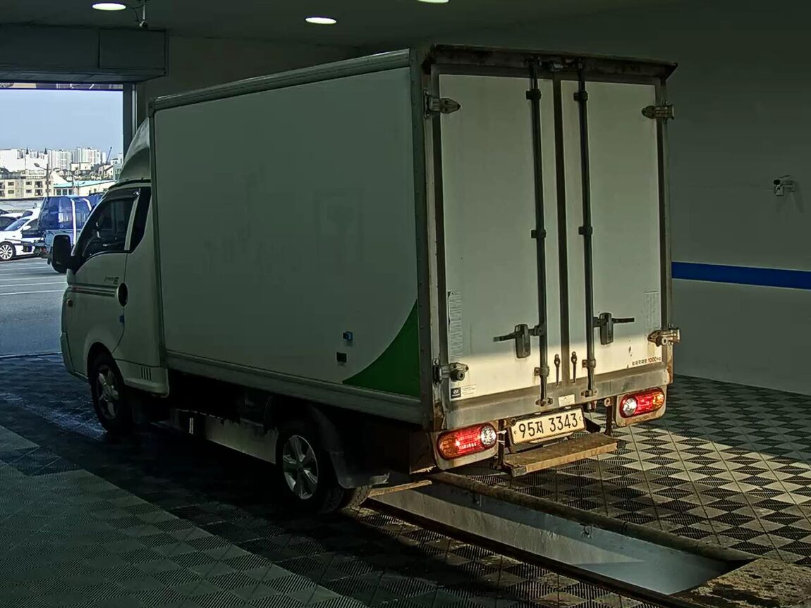 HYUNDAI PORTER II HIGH-ROOF FREEZER BOX TRUCK SUPER CAB TWIN COMPRESSOR 2015 - zdjęcie 6