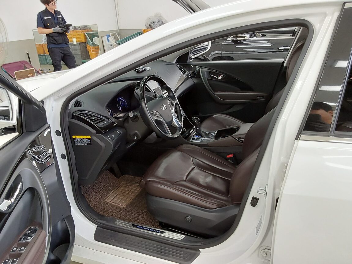 HYUNDAI GRANDEUR HG HG 300 EXCLUSIVE 2016 - zdjęcie 10