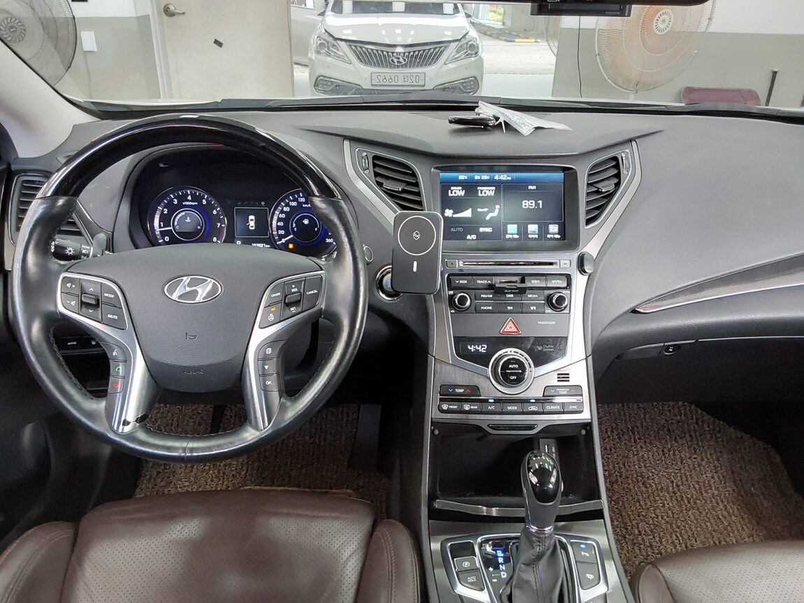 HYUNDAI GRANDEUR HG HG 300 EXCLUSIVE 2016 - zdjęcie 11