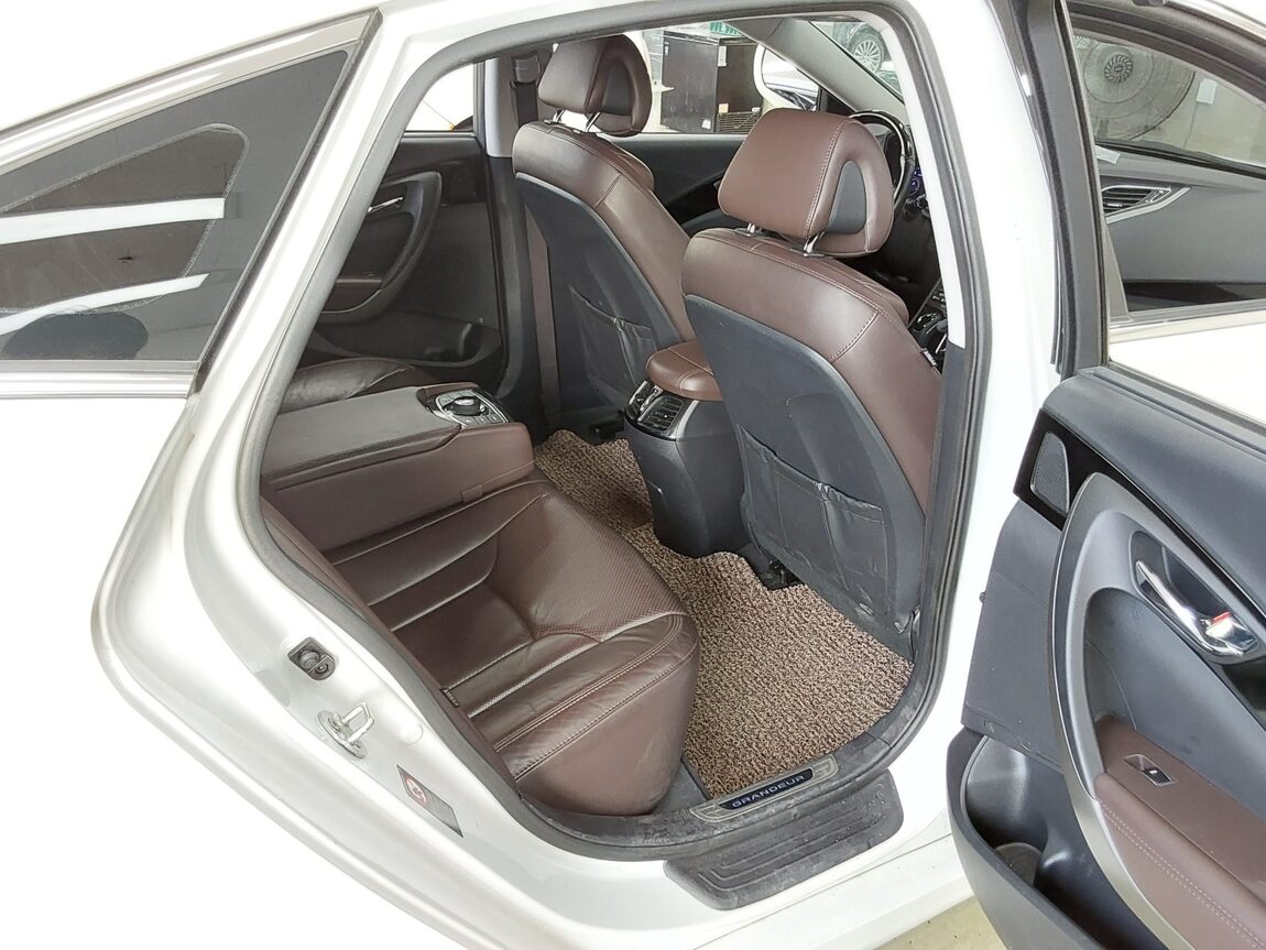 HYUNDAI GRANDEUR HG HG 300 EXCLUSIVE 2016 - zdjęcie 13