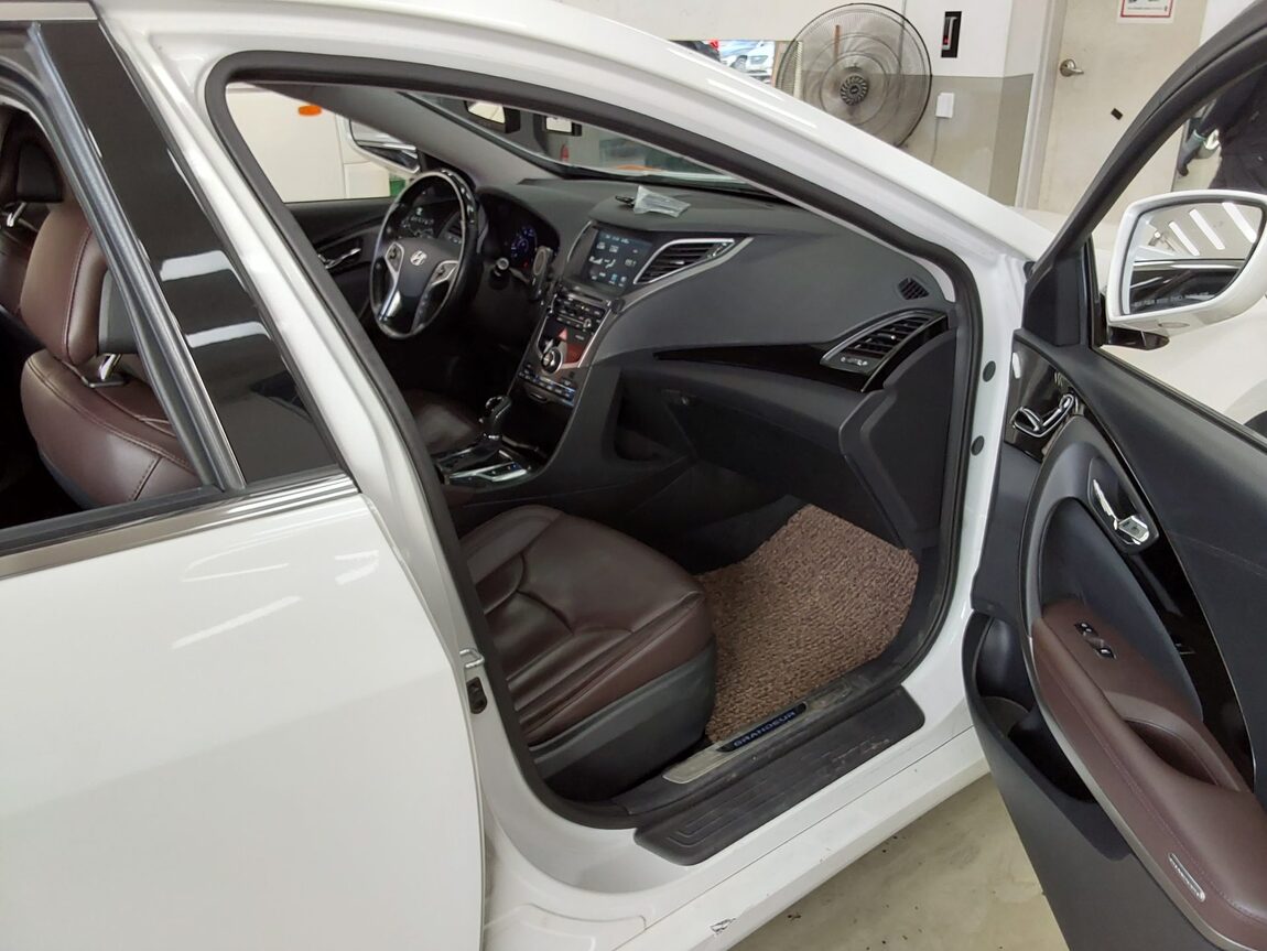 HYUNDAI GRANDEUR HG HG 300 EXCLUSIVE 2016 - zdjęcie 14