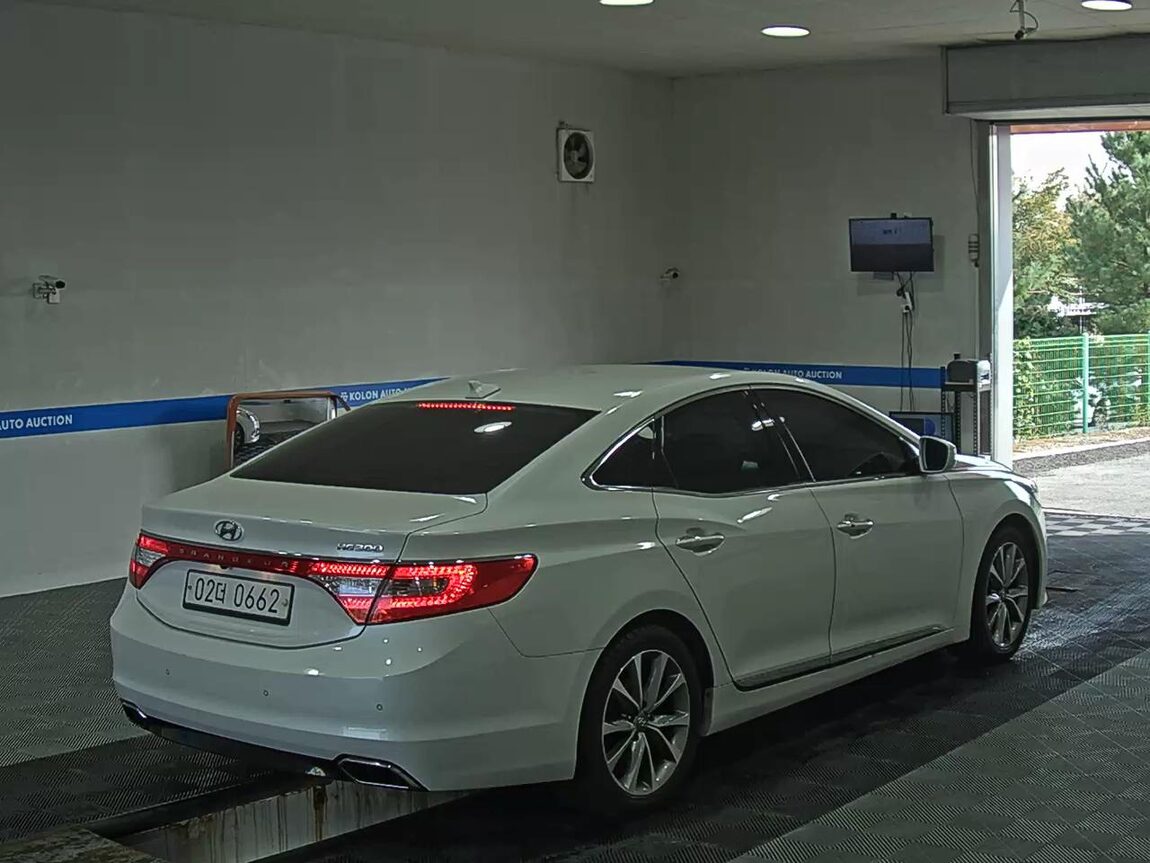 HYUNDAI GRANDEUR HG HG 300 EXCLUSIVE 2016 - zdjęcie 5