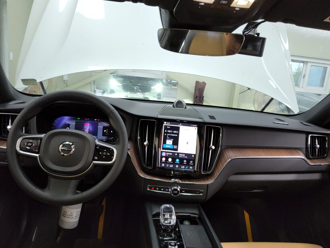 VOLVO XC60 (2ND GEN) B5 AWD ULTRA BRIGHT 2025 - zdjęcie 11
