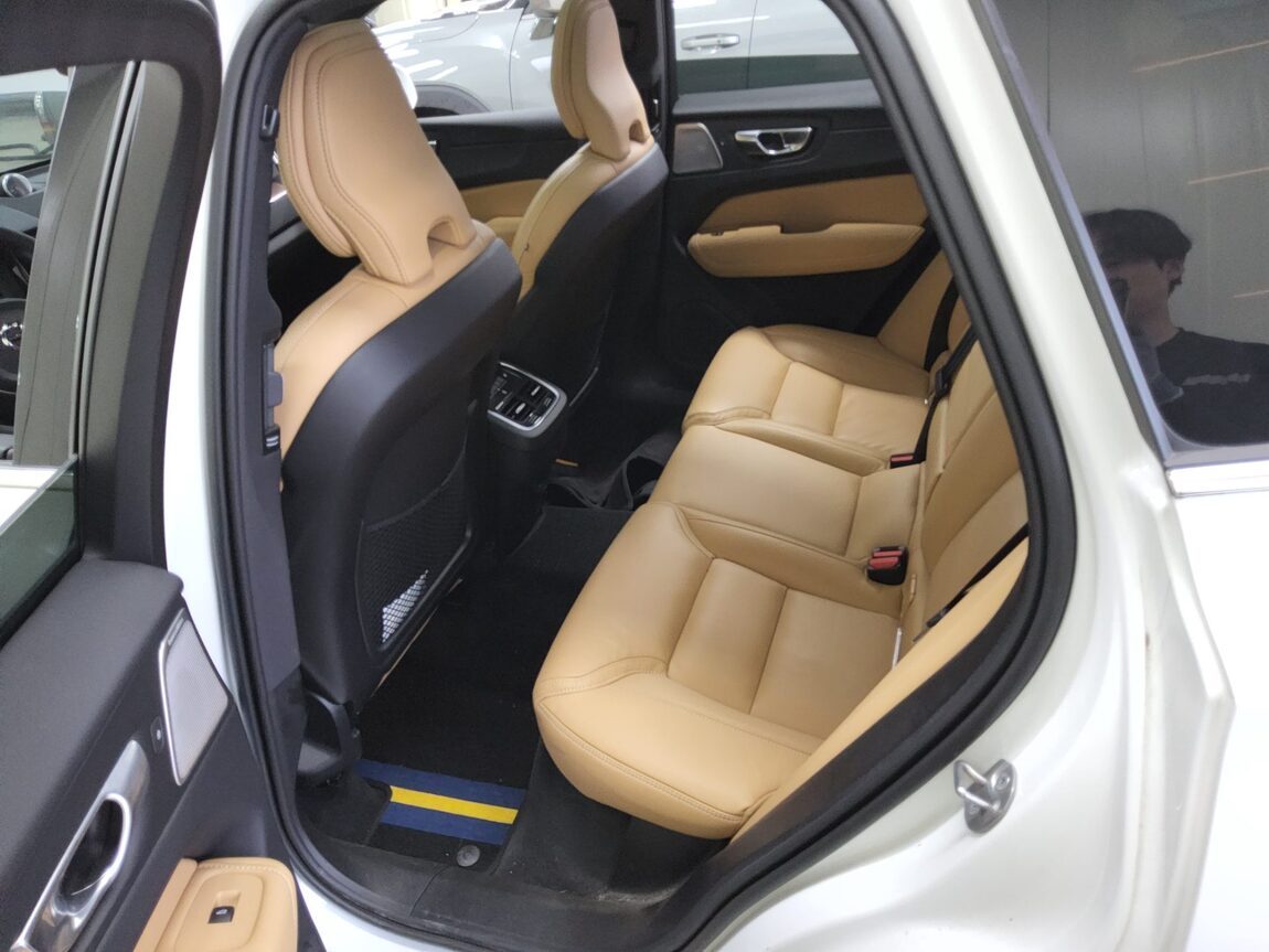 VOLVO XC60 (2ND GEN) B5 AWD ULTRA BRIGHT 2025 - zdjęcie 12