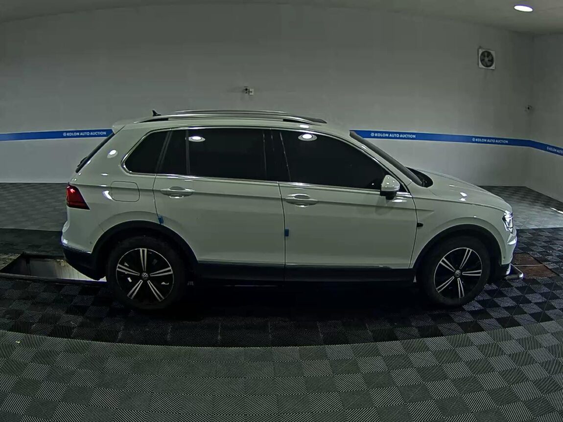 VOLKSWAGEN TIGUAN (2ND GEN) 2.0 TDI PRESTIGE 2020 - zdjęcie 4