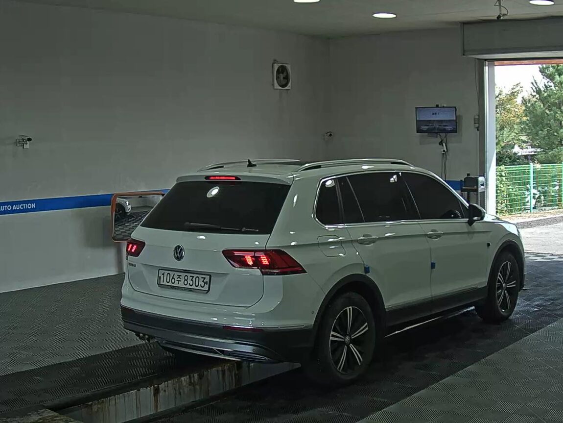 VOLKSWAGEN TIGUAN (2ND GEN) 2.0 TDI PRESTIGE 2020 - zdjęcie 5