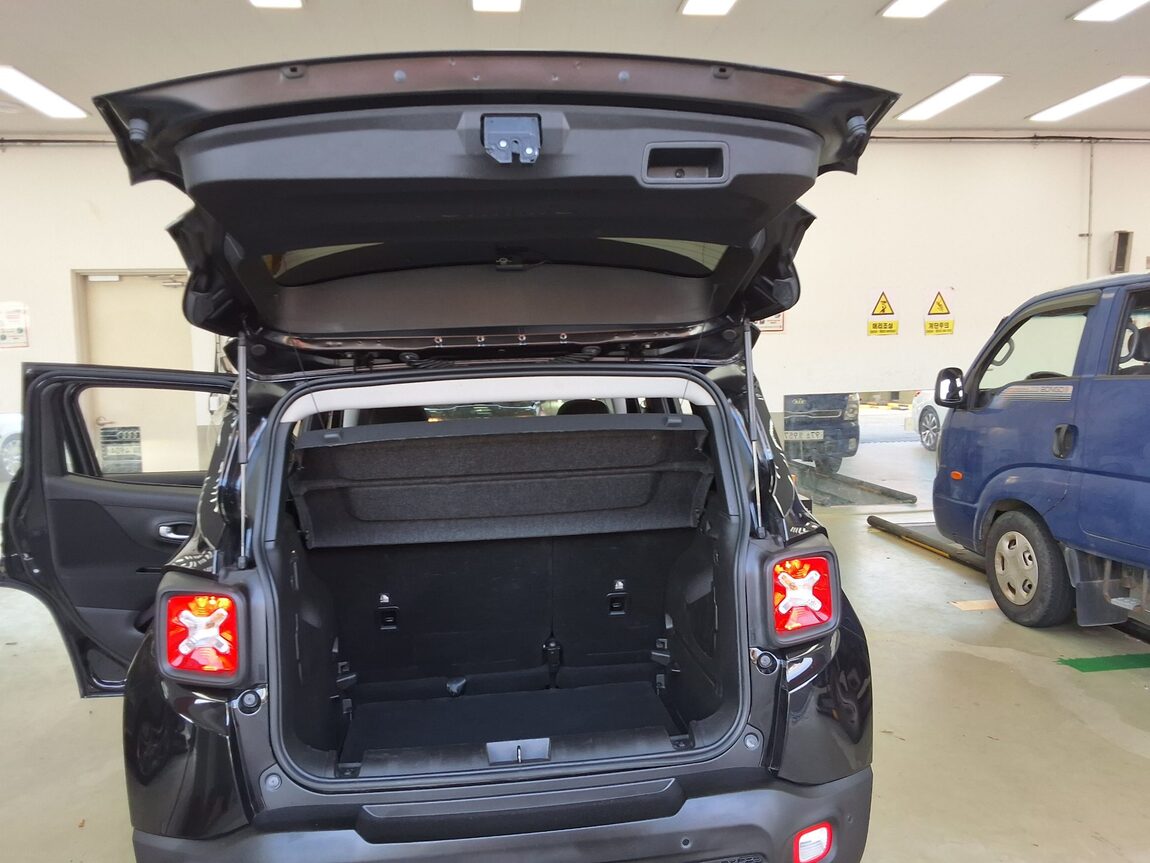 JEEP RENEGADE 2.4 GASOLINE LONGITUDE 2021 - zdjęcie 15