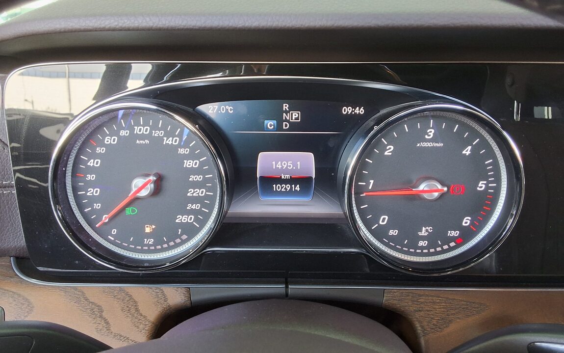 MERCEDES-BENZ E-CLASS (5TH GEN) E220d 4MATIC EXCLUSIVE 2018 - zdjęcie 9